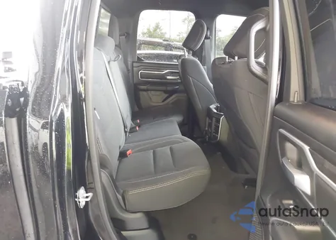 2021 Ram 1500 Big Horn Quad Cab 4X2 6'4 Box z USA, uszkodzony, nr VIN 1C6RREBG9MN710762